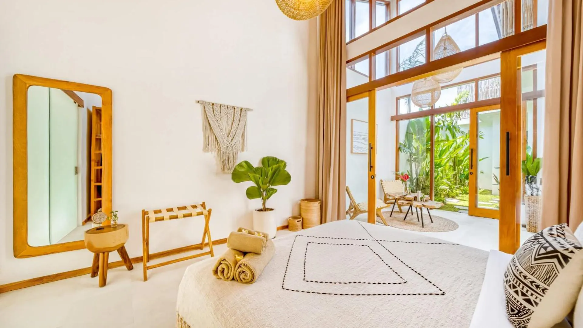 Villa Orlando - Brand New 9Br Jacuzzi Cinema Seminyak