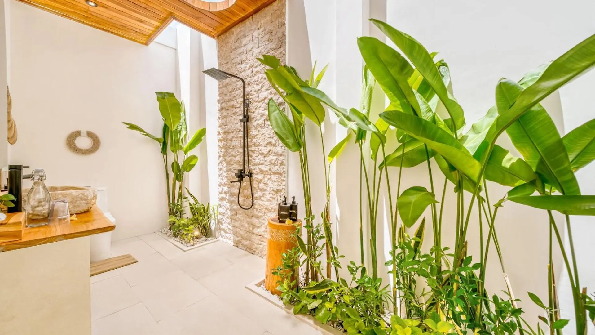 Villa Orlando - Brand New 9Br Jacuzzi Cinema Seminyak