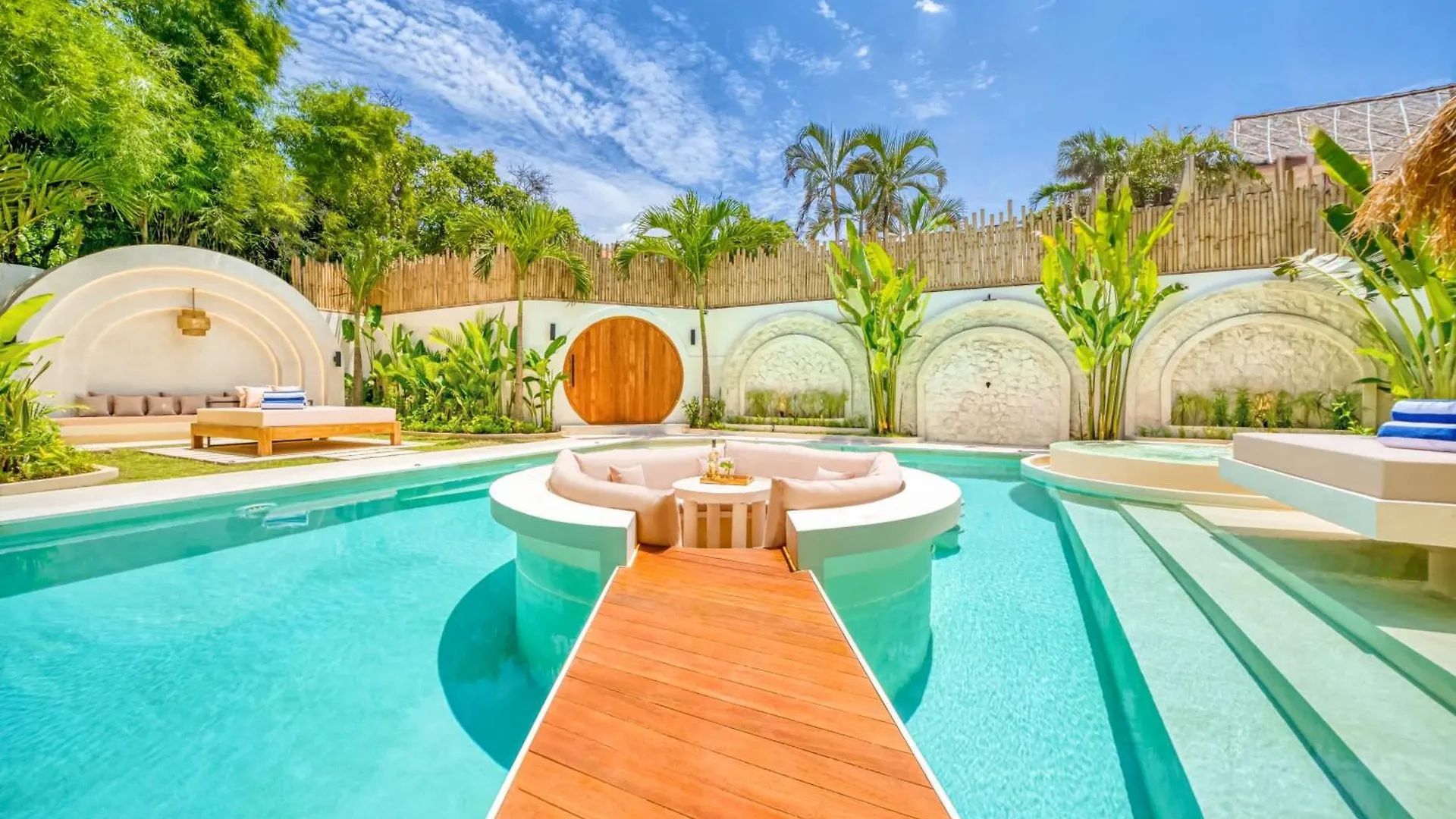 Villa Orlando - Brand New 9Br Jacuzzi Cinema Seminyak