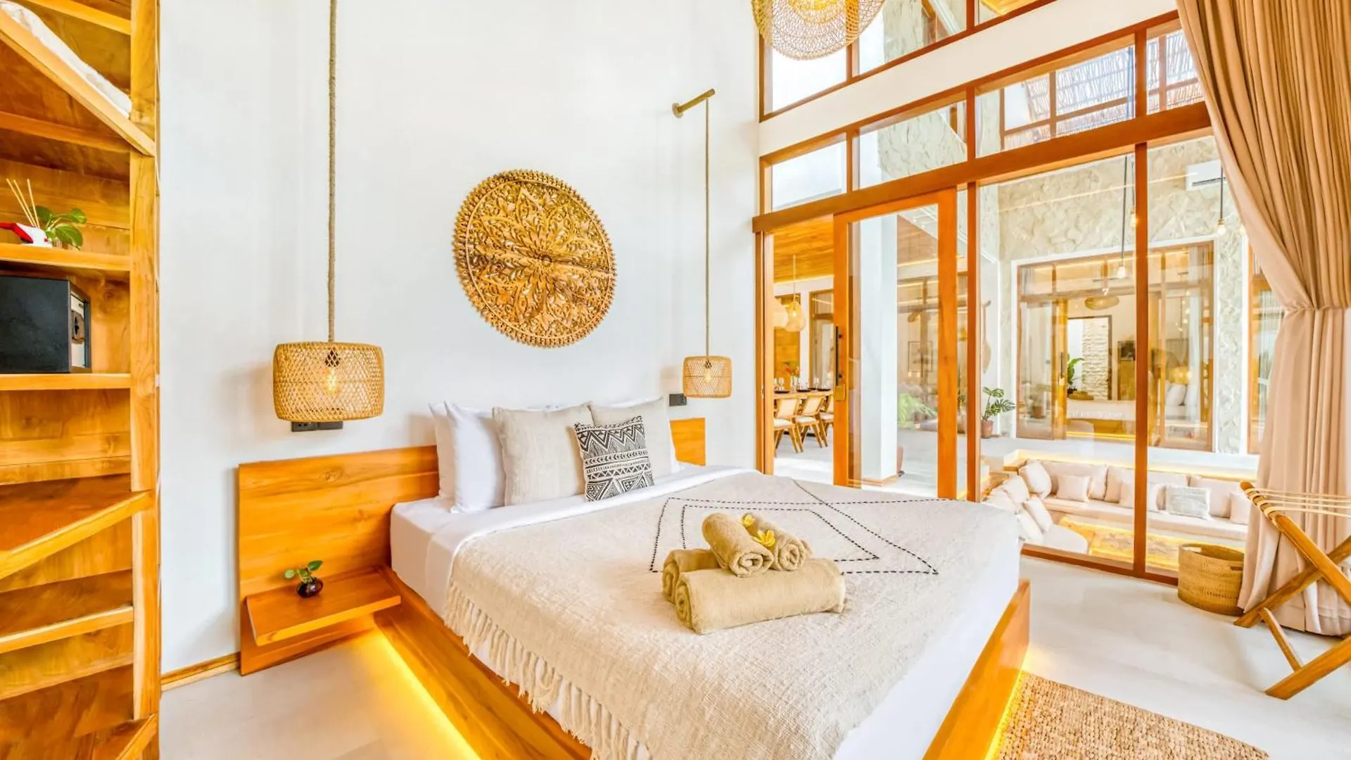 Villa Orlando - Brand New 9Br Jacuzzi Cinema Seminyak  0*, Seminyak (Bali) Indonesia