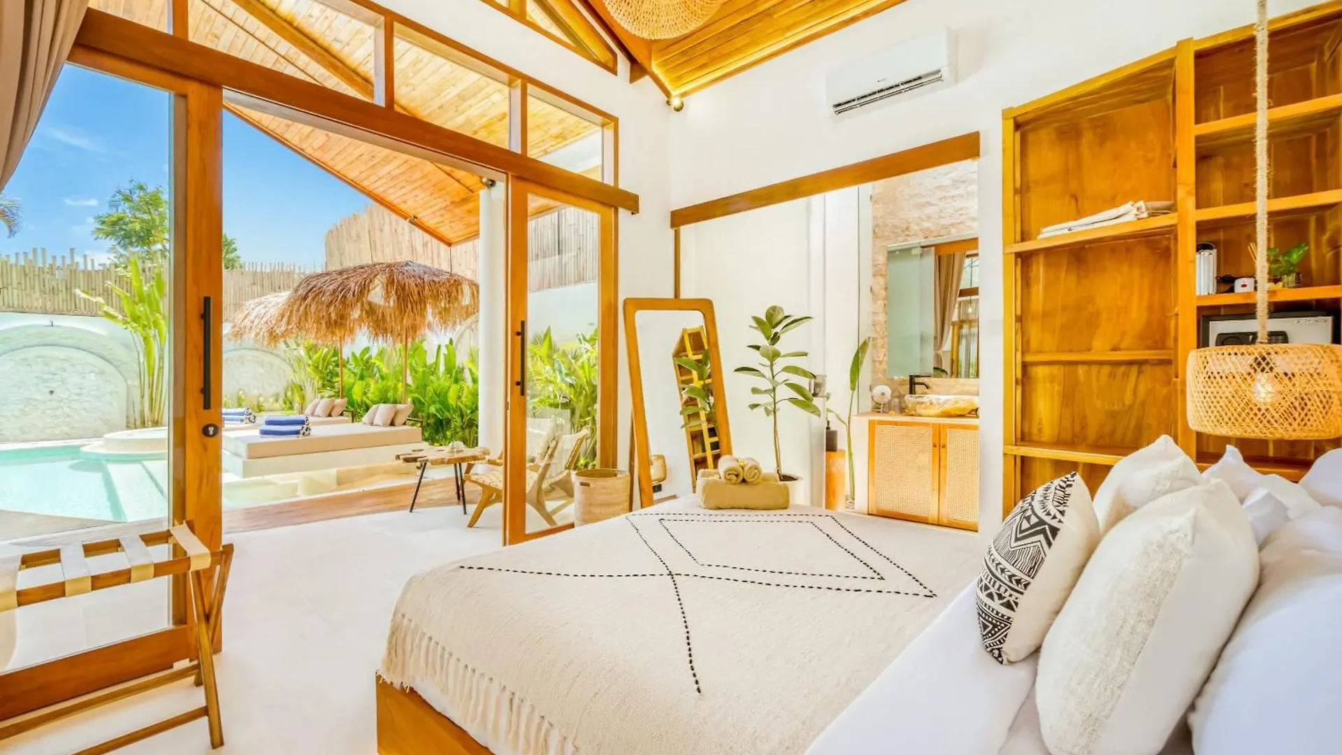 Villa Orlando - Brand New 9Br Jacuzzi Cinema Seminyak  0*, Seminyak (Bali)