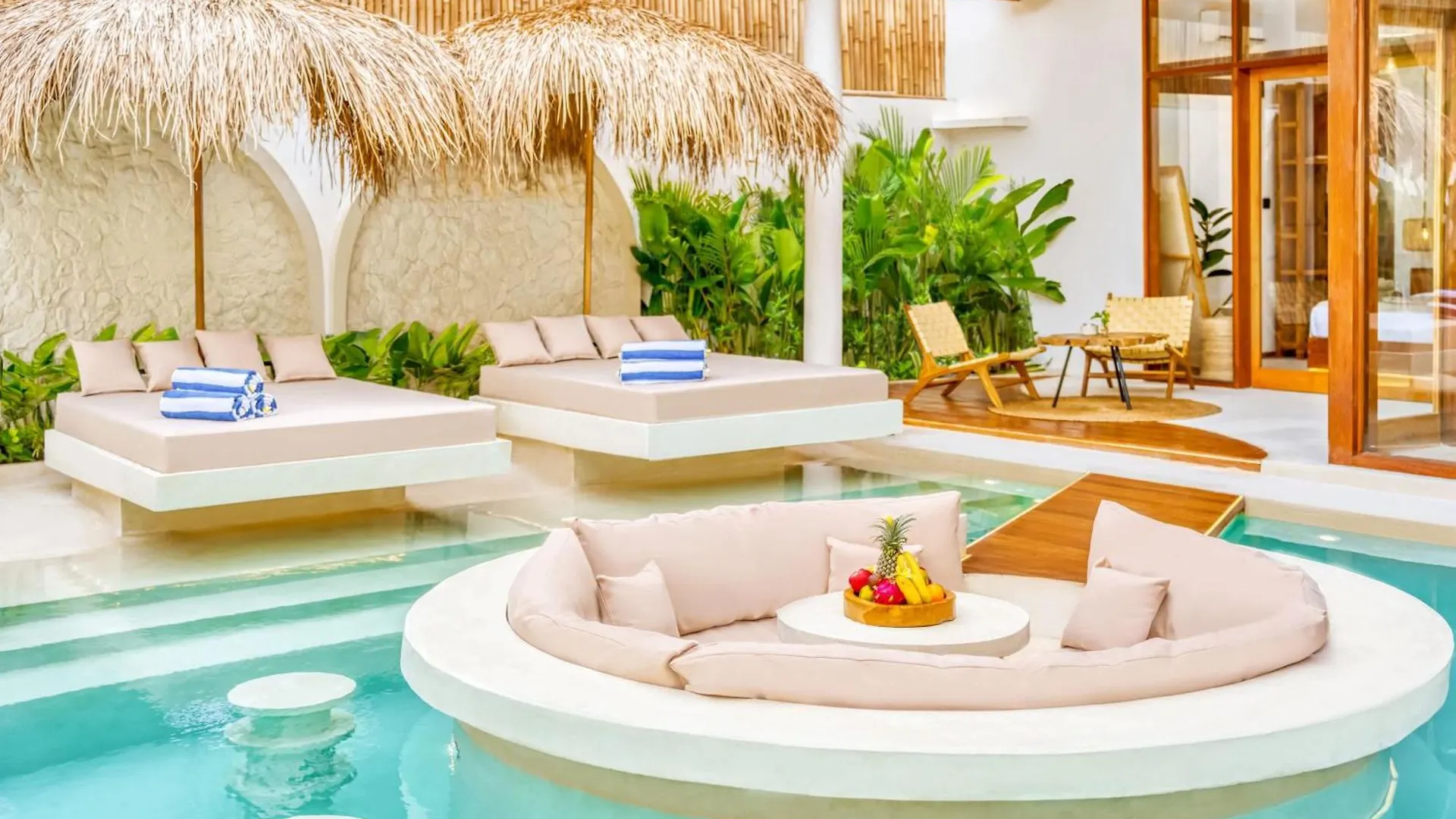 Villa Orlando - Brand New 9Br Jacuzzi Cinema Seminyak  0*, Seminyak (Bali) Indonesia
