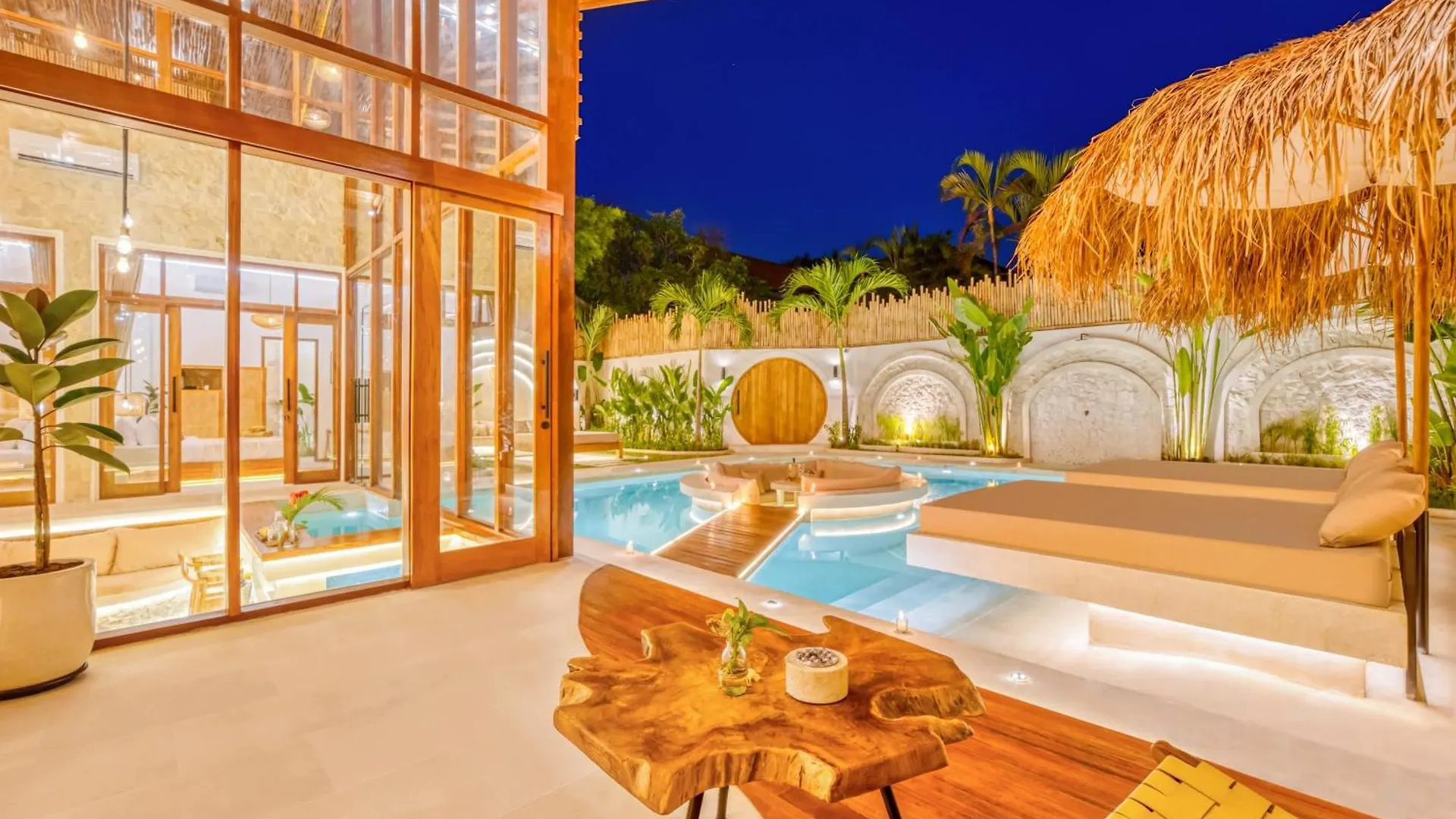 Villa Orlando - Brand New 9Br Jacuzzi Cinema Seminyak