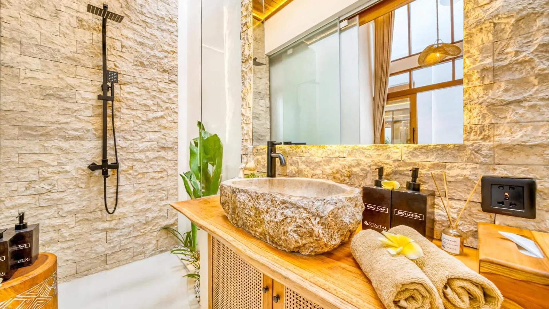 Villa Orlando - Brand New 9Br Jacuzzi Cinema Seminyak