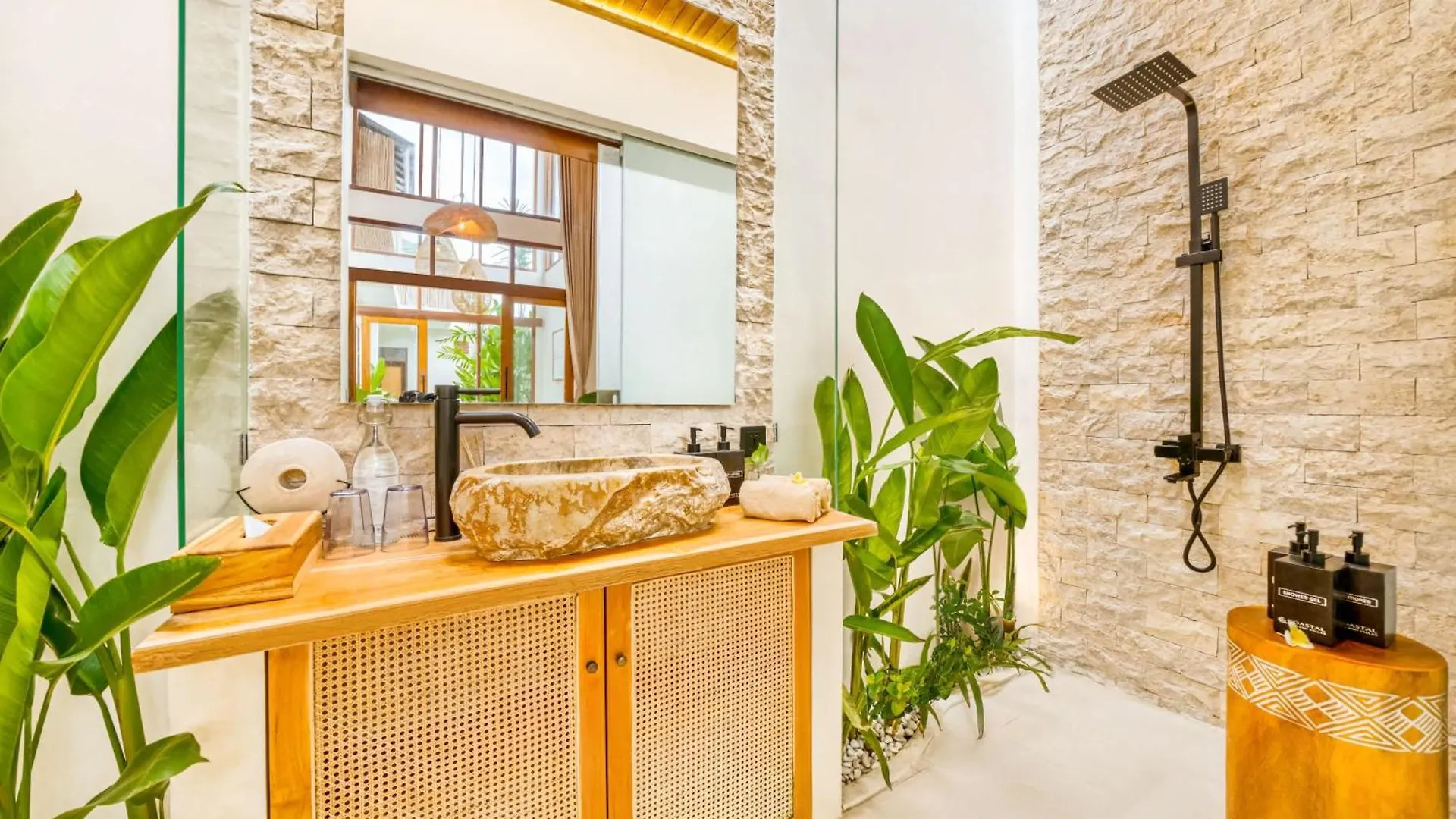 Villa Orlando - Brand New 9Br Jacuzzi Cinema Seminyak  Indonesia
