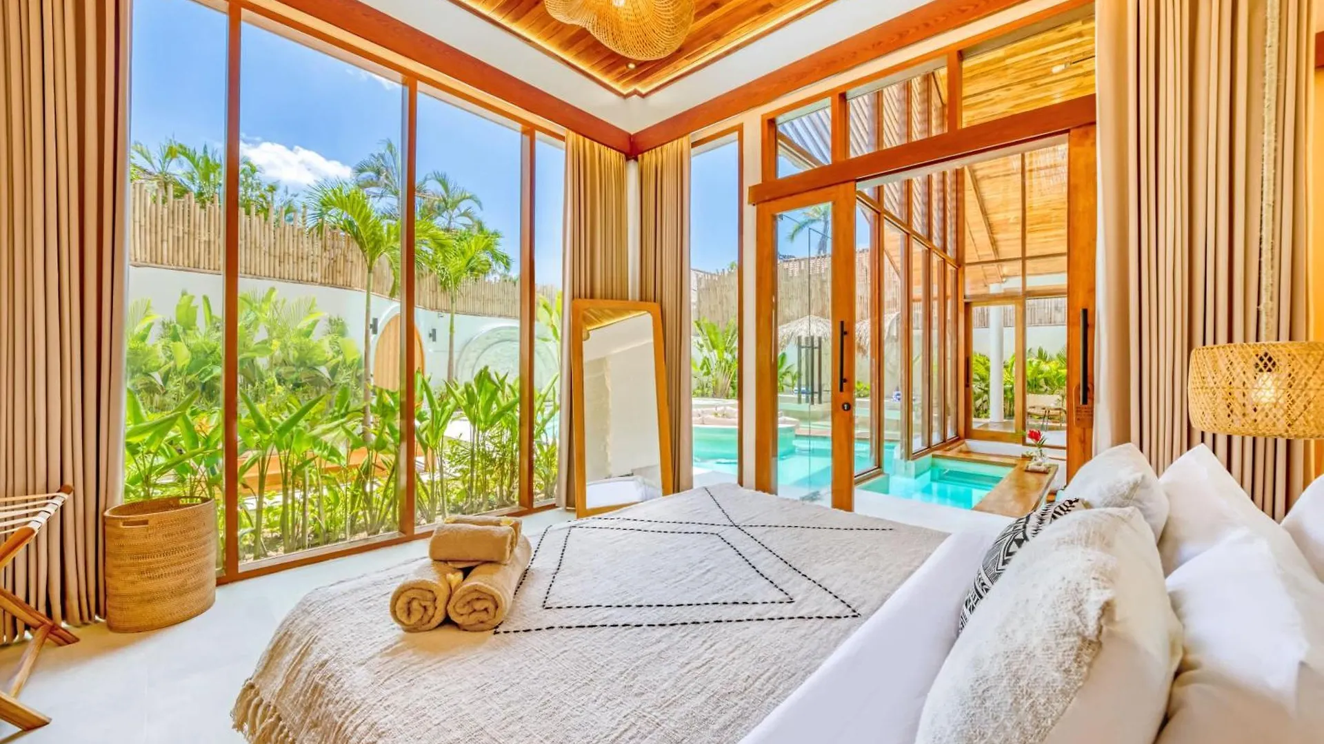 Villa Orlando - Brand New 9Br Jacuzzi Cinema Seminyak